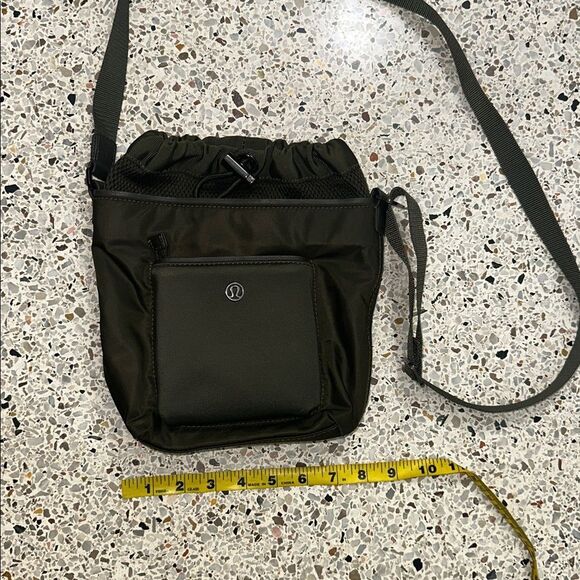 Lululemon all set mini bucket crossbody bag dark olive green - Picture 2 of 6